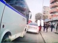 Bursa'da trafikte yol verme kavgası kamerada