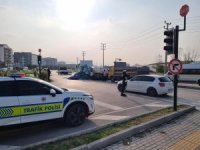 Bursa'da tonlarca ağırlıktaki cam yola saçıldı