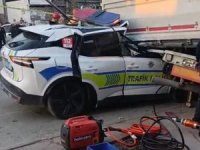 Polis aracı tırın altına girdi! 1 şehit