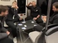 Bursaray'da şaşırtan görüntü! Masa kurup oyun oynadı