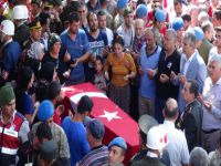 Şehidi binler uğurladı