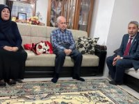 Şehit binbaşının öğretmen babasına anlamlı ziyaret