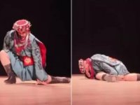 Zeybek oynayan dansçının zor anları!