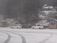 Uludağ'da kar yağışı etkili oluyor