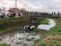 Bursa'da dereyatağına uçan otomobilde can pazarı! 3 yaralı