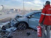 Hurdaya dönen araçtan yaralı kurtuldu