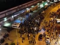 Fenerbahçeli taraftarlar Sadettin Saran'a destek için stat önünde toplandı