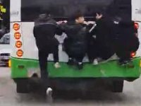 Bursa'da lise öğrencilerinin tehlikeli yolculuğu