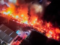 Dev fabrika 6 saattir yanıyor