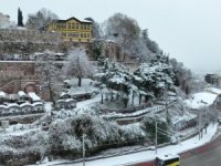 Bursa şehir merkezi karla güne uyandı!