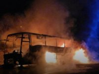 Faciadan dönüldü! 39 yolcusu bulunan otobüs alev alev yandı