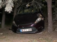 Bursa'da kaza sonrası panik! AVM'nin bahçesine uçtu