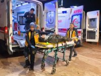 Bursa'da motosiklet yayalara çarptı: 1'i ağır 2 yaralı