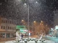 Bursa'da kar yağışı etkili oluyor