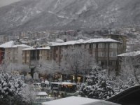 Bursa sabaha beyaz örtüyle uyandı