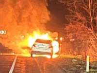 Bursa'da seyir halindeki otomobil alev alev yandı