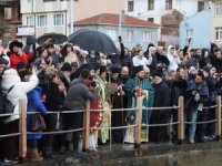 Bursa'da hıristiyan topluluğu denizden haç çıkardı