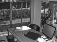 Deprem anı güvenlik kameralarına böyle yansıdı