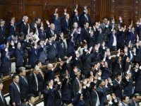 Japonya'da hükümet düştü, ülke erken seçime gidiyor