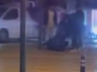 Bursa'da iki gencin sokak ortasındaki kavgası kamerada