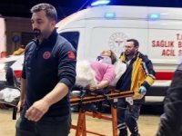 Bursa'da otomobil duvara çarptı: 2 yaralı