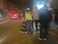 Bursa'da motosiklet yayaya çarptı... 2 yaralı