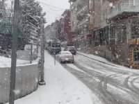 Bursa'da lapa lapa kar! Kent beyaza bürünüyor...
