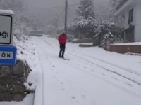 Bursa'da mahalle arasında kayak keyfi