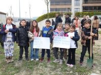 Bursa'da minikler doğa için fidan dikti