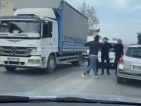 Bursa'da trafik kavgası! Birbirlerine girdiler
