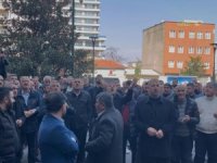 Bursa'da halk otobüsçüleri belediye önünde eylem yaptı