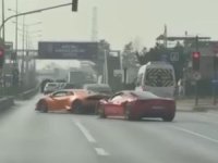 Bursa'da trafiği birbirine katan iki lüks oto sürücüsüne 100'er bin TL ceza