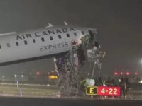 ABD'de yolcu uçağı itfaiye aracıyla çarpıştı! Çok sayıda ölü ve yaralı var