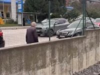 Bursa'da yolunu kaybeden yaşlı adam,  trafiği alt üst etti