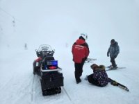 Uludağ'da JAK'tan kayakçılara yardım eli