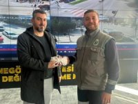 Bursa'da yolda bulduğu 200 bin lirayı sahibine teslim etti