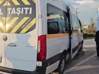 Bursa'da servis şoförü direksiyonda fenalaştı! Aracı kaldırıma çıkıp durabildi