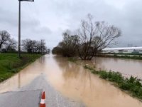 Bursa'da dere taştı, yollar göle döndü