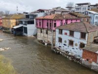 "Küçük Venedik"in yolları kapandı