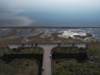 İznik Gölü alar veriyor! Su çekildi iskele karada kaldı