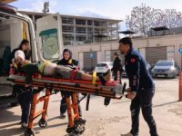 Bursa'da motosiklet ile bisiklet çarpıştı, 3 kişi yaralandı