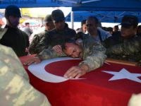 Şehit eşine ambulanstan el sallayarak veda etti