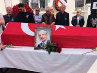 Öğrencileri müdürlerini gözyaşlarıyla uğurladı