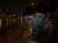 Bursa'da kazada can pazarı! Motoru kopan araçta sıkıştılar