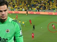 Fener taraftarını delirten Ederson orta sahadan gol yedi