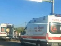 Bursa'da lastiği patlayan servis minibüsü direğe çarptı! 6 yaralı