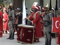 25 ülkeden öğrenciler Bursa'da mehterle kültür köprüsü kurdular