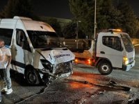 Bursa'da servis minibüsü refüje çıktı... 1 yaralı