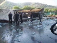 Bursa'da su yüklü tır köprü ayağına çarptı! Sürücü can verdi