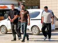 Arkadaşını silahla tehdit etti, borcunu ödetti!